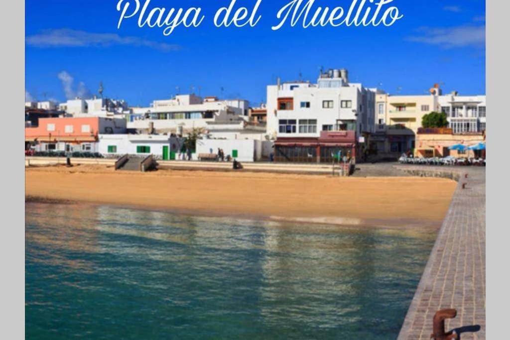 Centro De Corralejo Con Vistas A Isla De Lobos Villa Bagian luar foto