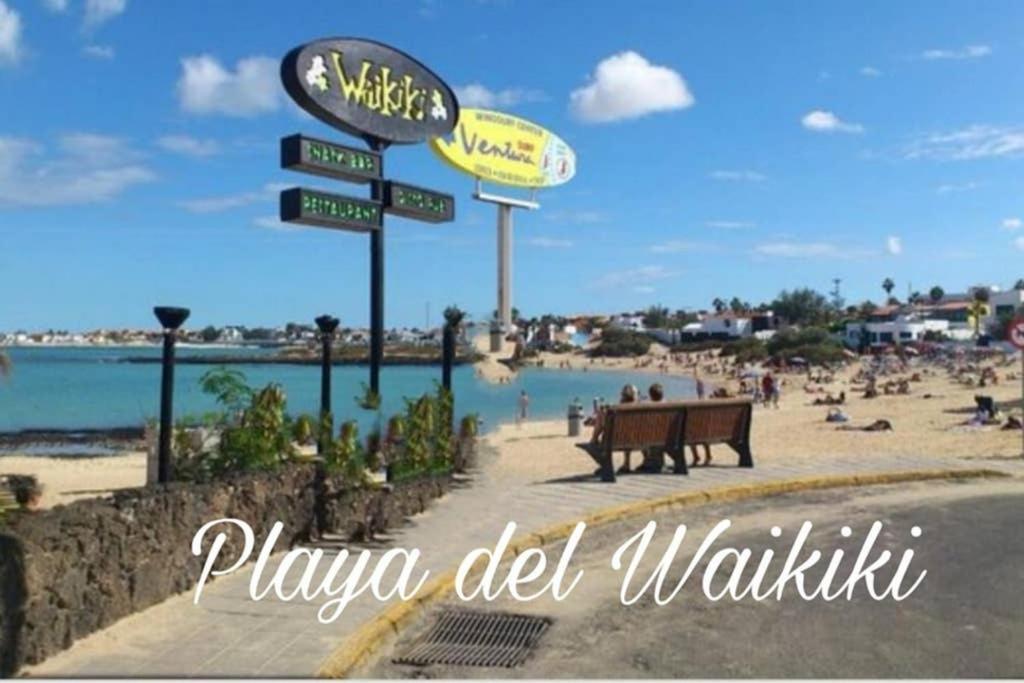 Centro De Corralejo Con Vistas A Isla De Lobos Villa Bagian luar foto