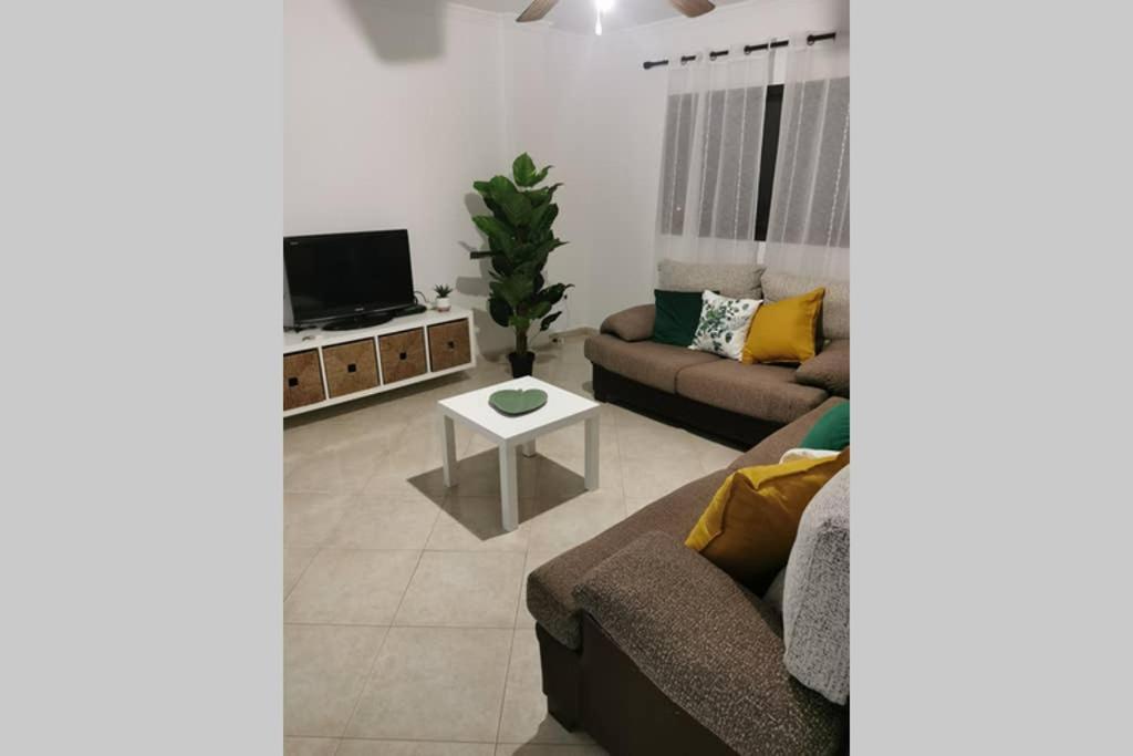 Centro De Corralejo Con Vistas A Isla De Lobos Villa Bagian luar foto